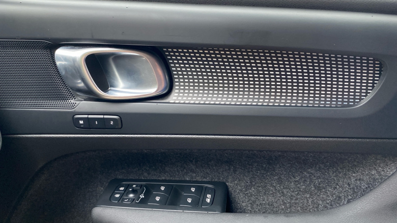 Volvo XC40 2.0 B4P Plus Dark 5dr Auto Petrol Estate